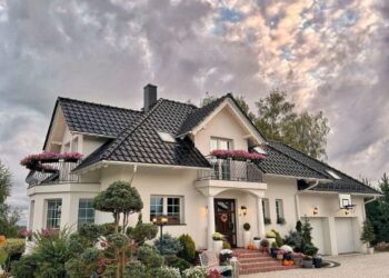 10 Modern House Design Trends Shaping Architecture in 2025